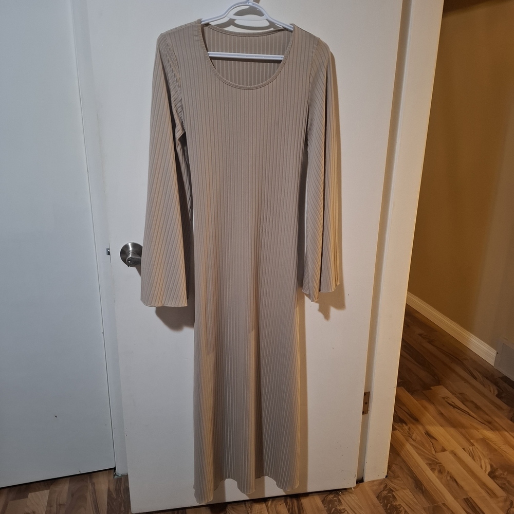 1004 Lace Up Maxi Dress